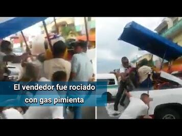 Inspectores agreden a vendedor para quitarle carrito de aguas frescas