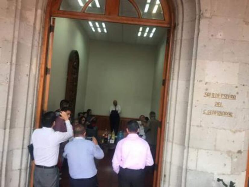 Empresarios “toman” palacio de gobierno de Veracruz