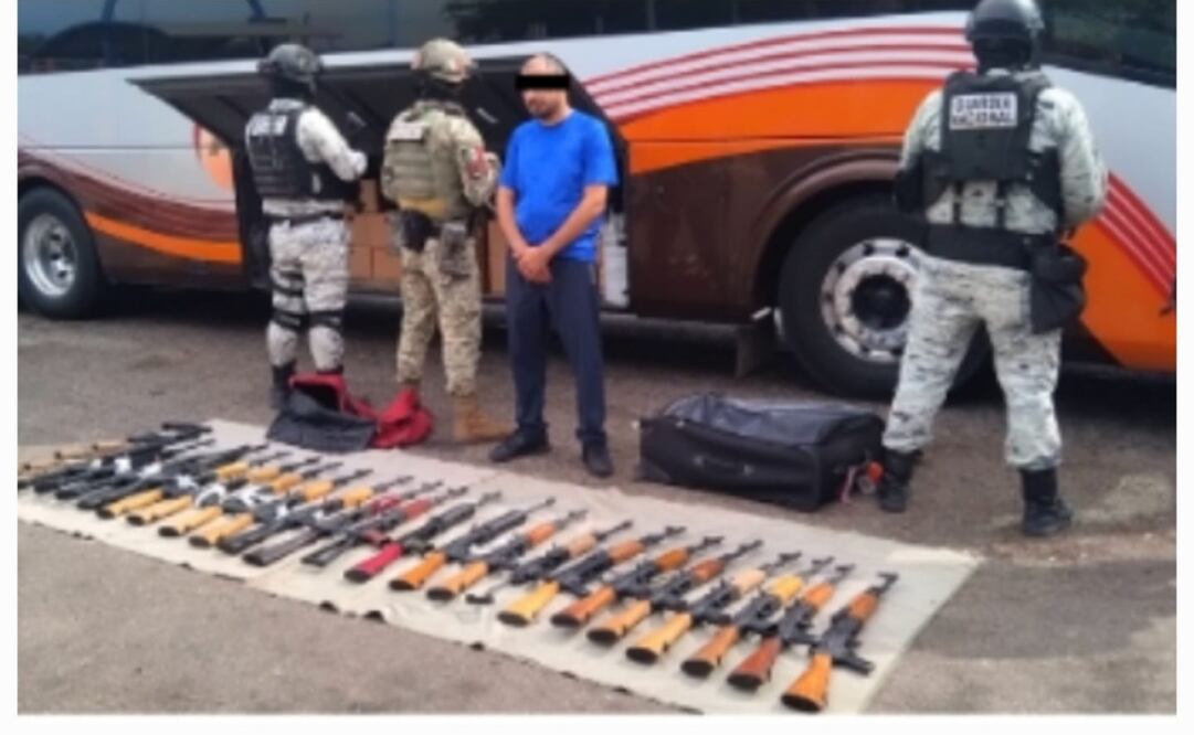Individuo detenido en Sinaloa por portación de armas de fuego. Foto: Especial