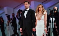 Jennifer Lopez y Ben Affleck se quieren “mucho más cuando no están casados”, dice fuente tras incómodo encuentro de los actores. Foto: AFP