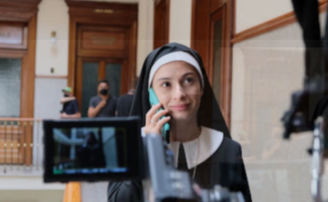 Assira Abbate es la responsable de dar vida a la religiosa que deja de ser una infiltrada en el Vaticano.