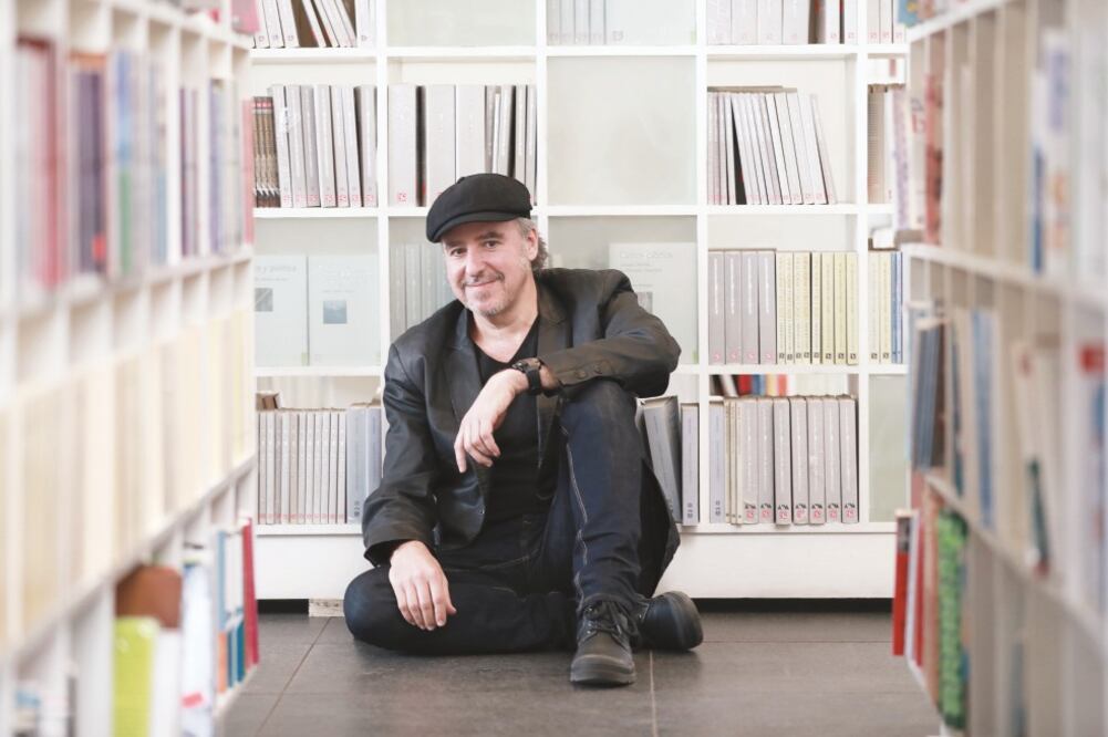 Ángel Boligán publica su libro, primero cien por ciento mexicano, con diseño de Alejandro Magallanes, y textos de Silvio Rodríguez e Iván de la Nuez. (ALEJANDRA LEYVA. EL UNIVERSAL)