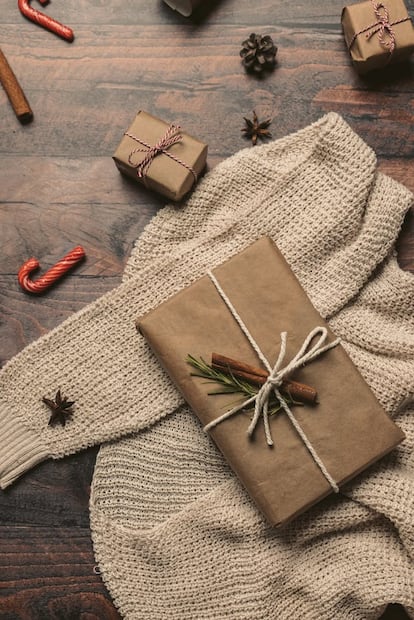 Un pequeño detalle que elevará tus regalos navideños. Foto: Pexels