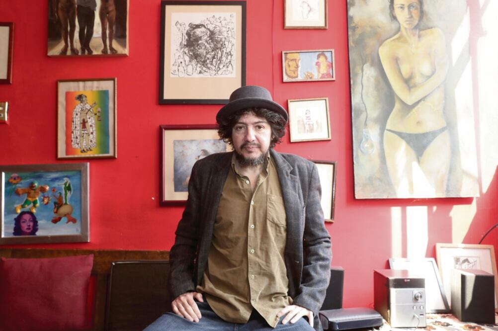 Carlos Martínez Rentería es el director de la revista en la que han publicado escritores y artistas de diversas generaciones. (LUIS CORTÉS. EL UNIVERSAL)