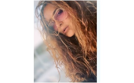 A Salma Hayek ya le gustó presumir sus canas