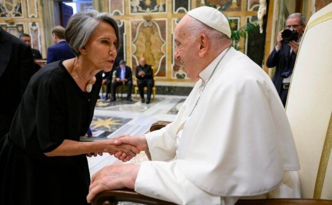 Florinda Meza junto al Papa Francisco. Foto: Especial