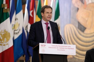 “Vamos a dignificar todas las escuelas de México”, dice Esteban Moctezuma 