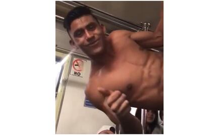 "Gimnasta urbano" sorprende a usuarios del Metro