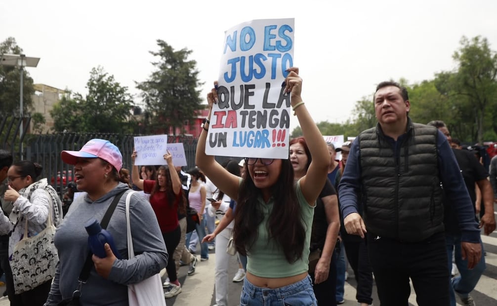 Aspirante rechazados marcha a la Torre de Rectoría de la UNAM tras presuntas anomalías en el examen de ingreso a la Licenciatura. Foto: Diego Simón / EL UNIVERSAL