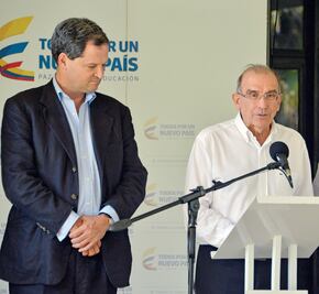 Chocan FARC y gobierno sobre pacto