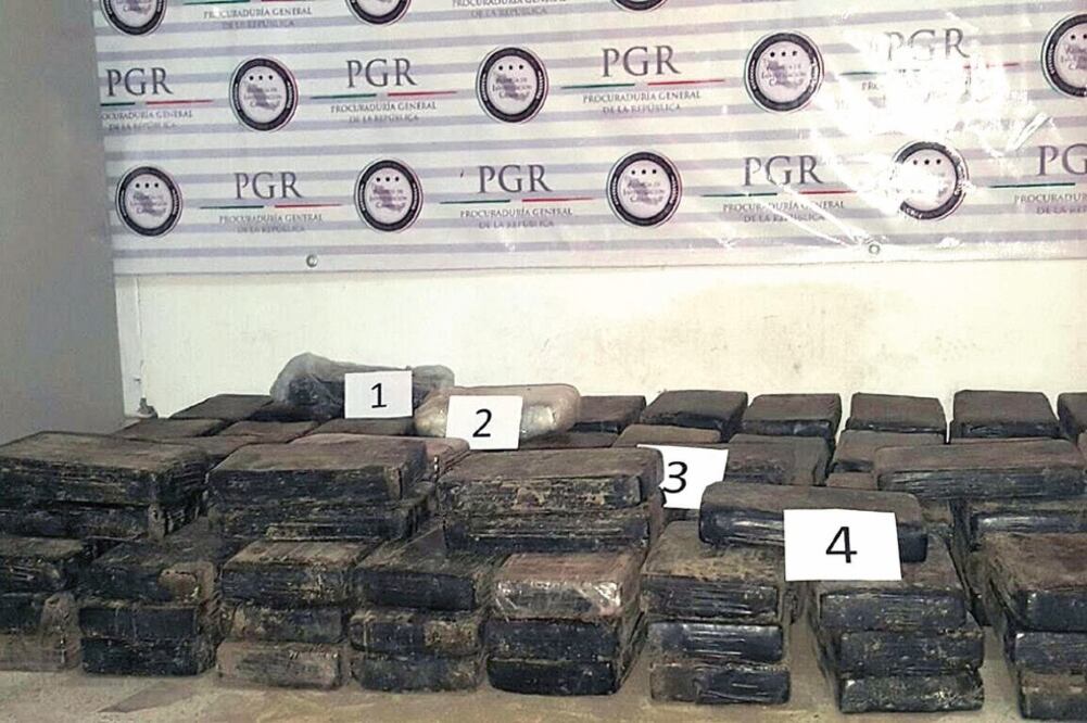 La cocaína estaba distribuida en 177 paquetes de un kilo y fue hallada en cilindros metálicos anclados en la parte inferior del casco del buque. (CORTESÍA)