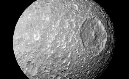 Astrónomos encuentran pruebas de océano joven en luna de Saturno