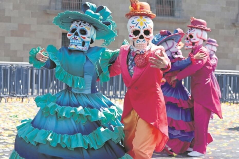 Sin temor, capitalinos desbordan las calles por desfile