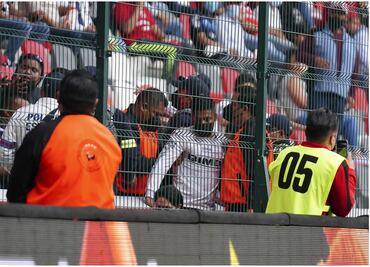 Aficionados son retirados del Nemesio Diez por alterar el orden en el estadio
