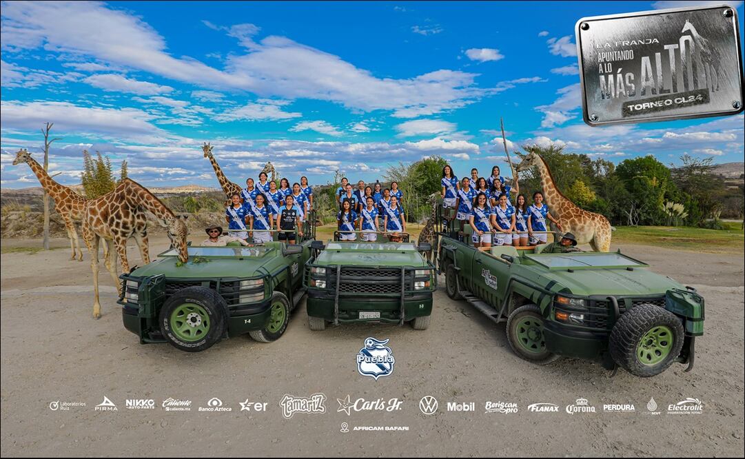 La jirafa Benito en la fotografía oficial del Puebla Femenil / Foto: Puebla FC
