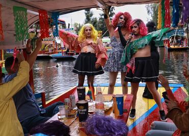 FOTOS: Chilangas Dragas combaten homofobia en Xochimilco con música, baile y juegos