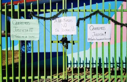 Padres cierran kínder para denunciar abuso sexual; autoridades escolares lo mantienen en secreto