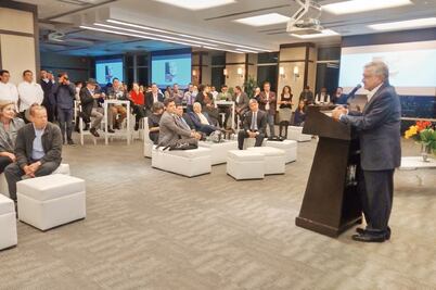 Define López Obrador agenda para visitar EU