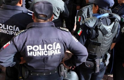 Expolicía da golpiza a maestro que lo reprobó hace 20 años en Puebla 