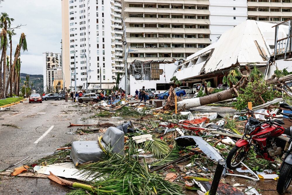 Los familiares de guerrenses en Estados Unidos se encuentran incomunicados a causa de la devastación por el huracán. Foto: David Guzmán | EFE