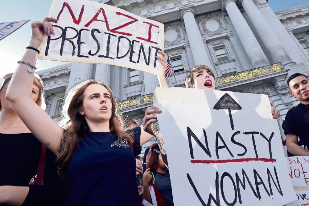 En San Francisco, estudiantes protestaron por segundo día contra el triunfo de Trump. Escenas similares se registraron en otras ciudades (JEFF CHIU. AP)