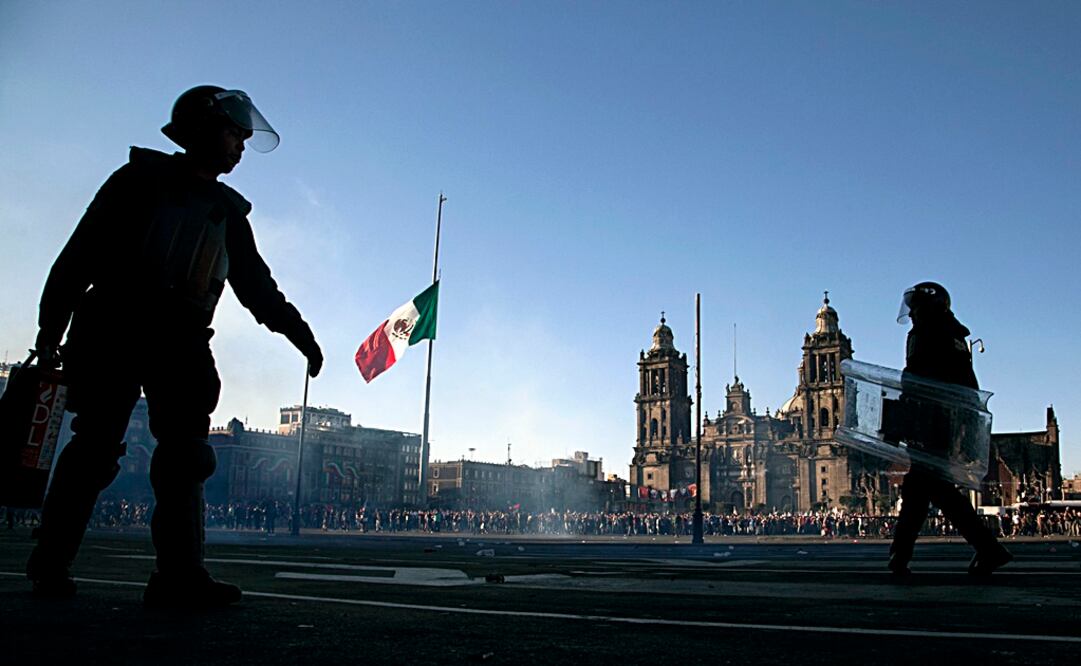 Autoridades confirmaron también a un herido a quien le explotó un artefacto. /AP