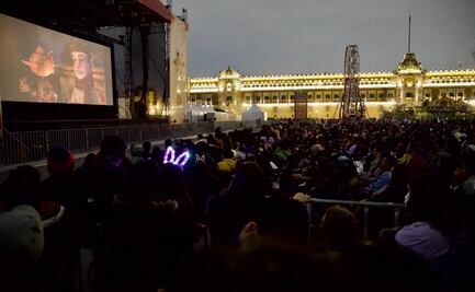 Acuden 10 mil a proyección de “Pinocho”, de Guillermo del Toro, en el Zócalo 