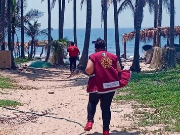 Inician limpieza de mancha de crudo