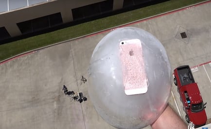 Congelan un iPhone SE y lo lanzan desde 30 metros