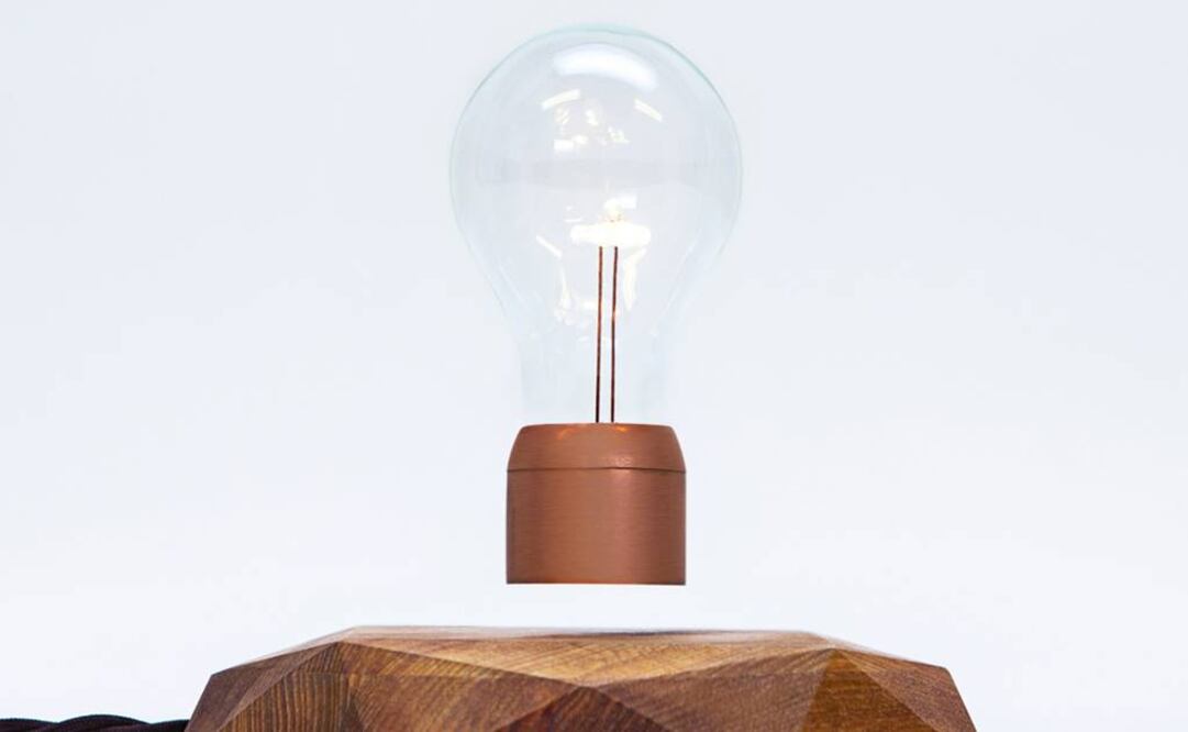 Flota y gira en el aire por medio de levitación magnética. Foto: EFE