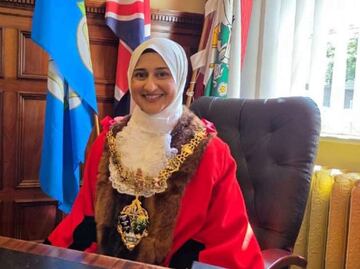 Histórico: nombran a mujer musulmana como nueva alcaldesa en ciudad de Reino Unido; "es un gran honor y una gran responsabilidad", afirma