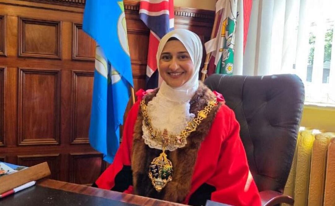 La concejala Rukhsana Ismail ha asumido oficialmente el cargo de alcaldesa de Rotherham para el período 2025-2026. (20/05/25) Foto: Ayuntamiento Metropolitano de Rotherham