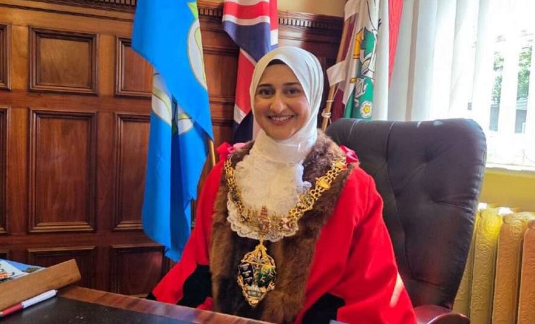 La concejala Rukhsana Ismail ha asumido oficialmente el cargo de alcaldesa de Rotherham para el período 2025-2026. (20/05/25) Foto: Ayuntamiento Metropolitano de Rotherham