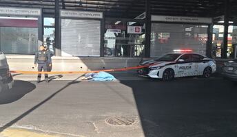 Motociclista muere al caer de puente en Iztapalapa; accidente provoca afectaciones viales