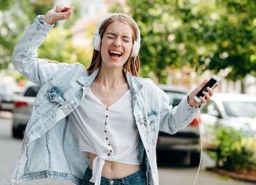 La mejor música para escuchar y lograr la felicidad; esto dice Harvard