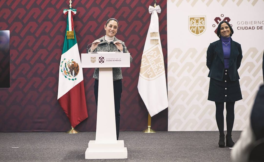 La jefa de Gobierno, Claudia Sheinbaum, hizo el anuncio de los descuentos en los impuestos junto con la secretaria de Administración y Finanzas, Luz Elena González.