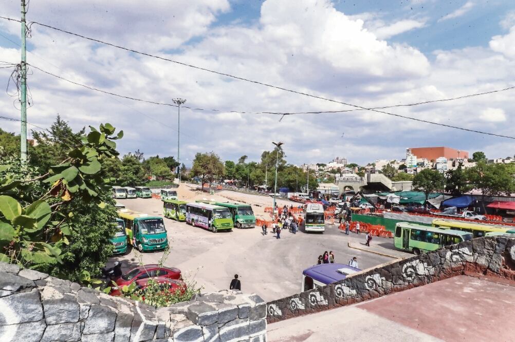 En la zona se realizan trabajos para la llegada del Tren Interurbano, lo que provoca problemas de vialidad (GERMÁN ESPINOSA. EL UNIVERSAL)