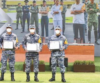 Sedena galardona a 92 militares