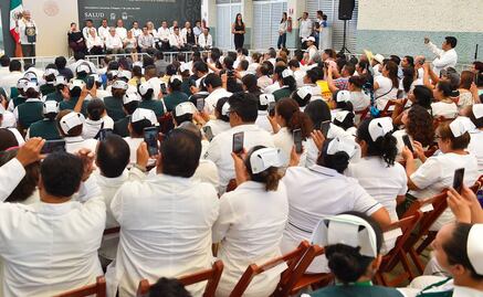 Zoé Robledo desmiente la llegada de médicos cubanos al IMSS