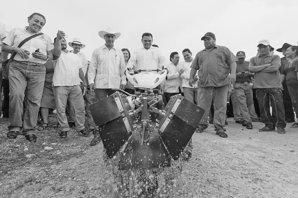 El gobernador de Yucatán calificó el 2017 como un año de grandes oportunidades y retos; llamó a la sociedad a compartir los logros en el estado. (ESPECIAL)