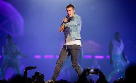 Justin Bieber sufre para cantar "Despacito" en español