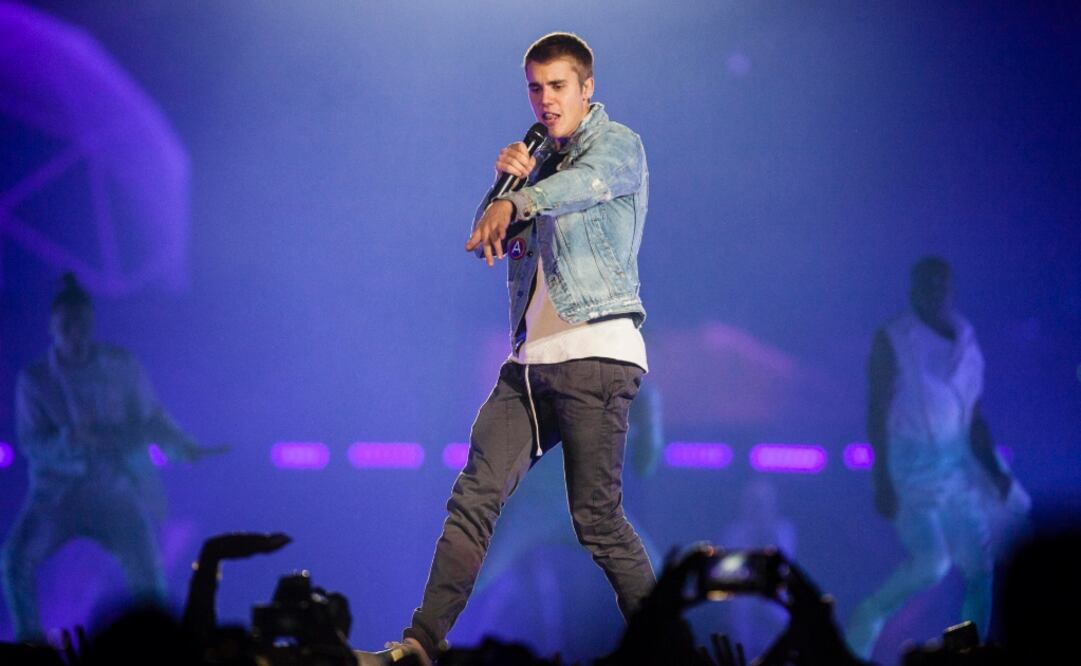 Justin Bieber sufre para cantar "Despacito" en español