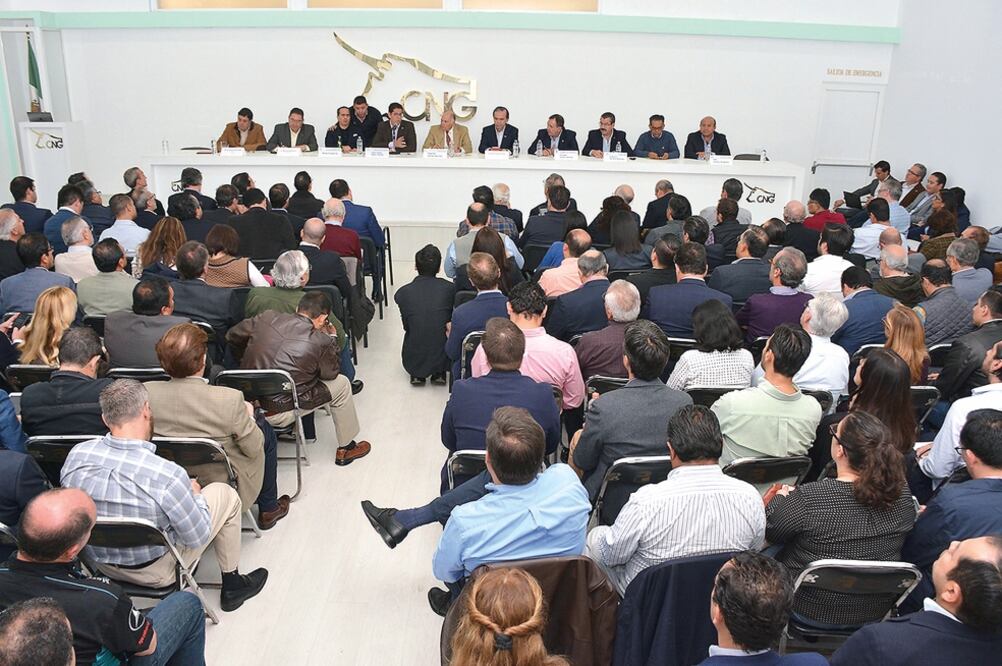 Juan Carlos Baker Pineda, subsecretario de comercio exterior de la Secretaría de Economía, en la reunión con empresarios mexicanos. (CORTESÍA CCE)