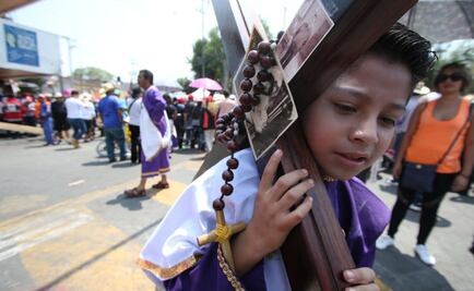 Olvida sus vacaciones y se convierte en un nazareno de Iztapalapa