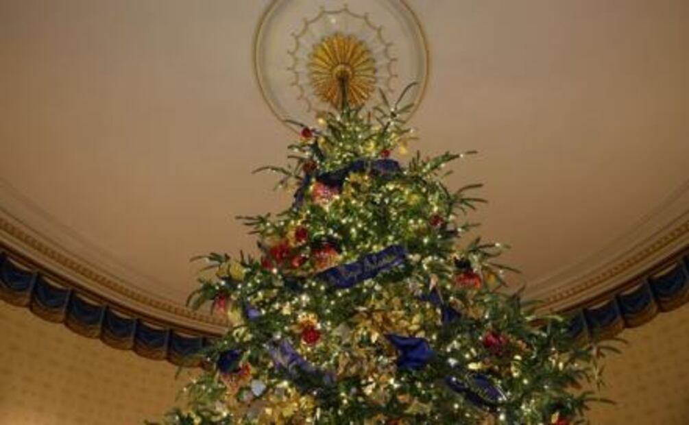 Melania Trump muestra decoración por Navidad en la Casa Blanca