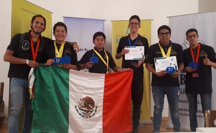 Students win 8 medals at robotics competition