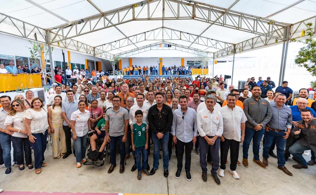 Samuel García inaugura Macrocentro Comunitario en Allende, Nuevo León; ofrece servicios sociales, educativos y culturales.
Foto: Especial.