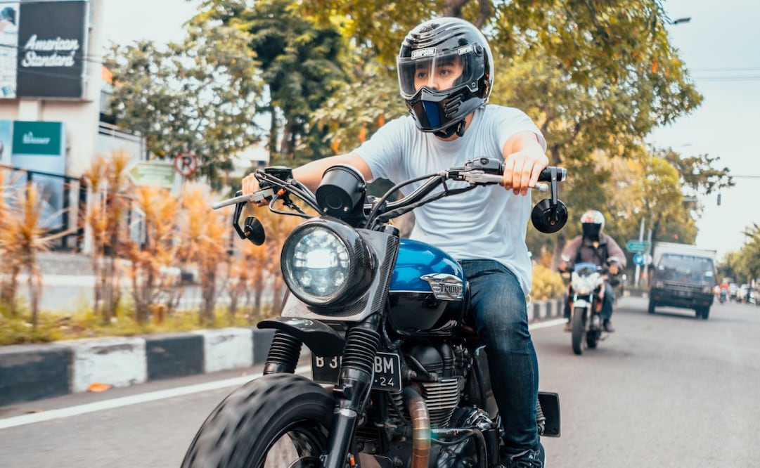 Llevar exceso de pasajeros en una motocicleta es motivo de multa. Foto: Pixabay