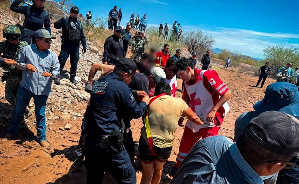 El rescate fue posible gracias a un operativo coordinado entre la Policía Estatal, Policía Municipal, Protección Civil, Bomberos, Cruz Roja y elementos de la Defensa. | Foto: Especial.