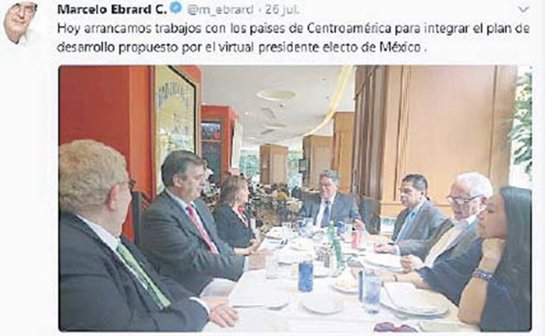 En la foto: Actividad en Twitter de integrantes del equipo del virtual presidente elect o, Andrés Manuel López Obrador (TOMADAS DE TWITTER)